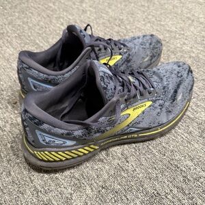 Brooks Adrenaline GTS 23 Mens Running Shoes - Black and Yellow